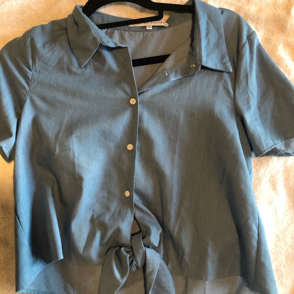 Cropped button down short sleeve cotton top. New